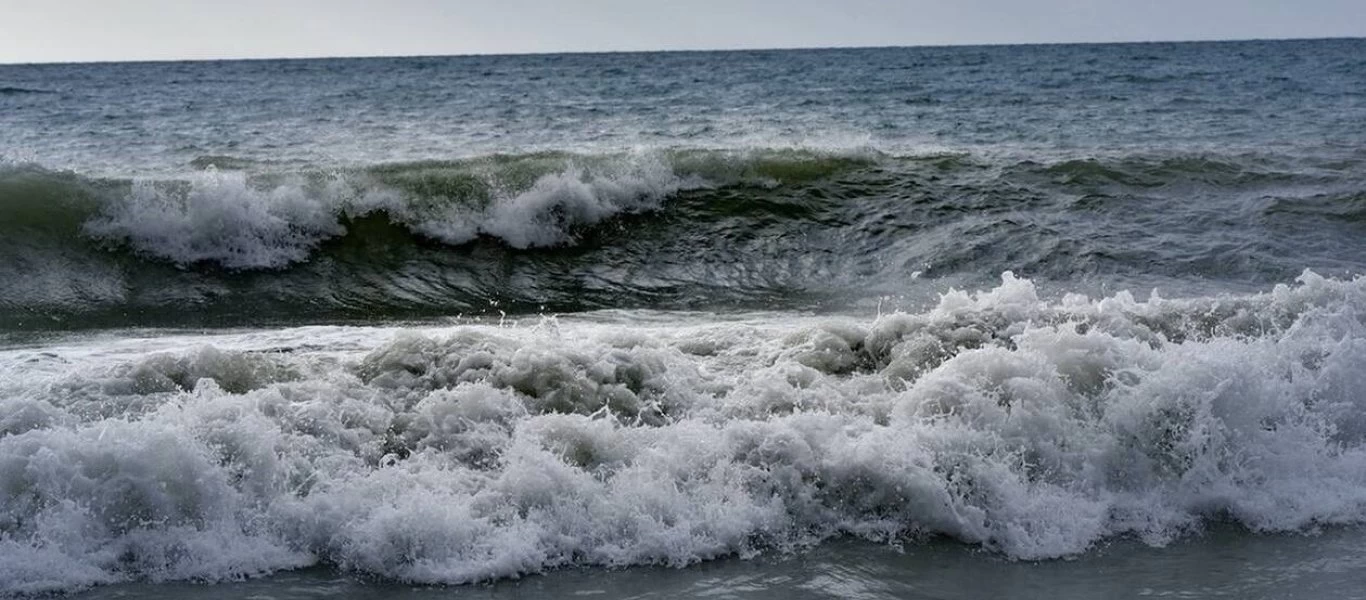 Κεφαλονιά: Δείτε τη δραματική διάσωση λουόμενου και ναυαγοσώστη στον Μύρτο (βίντεο)